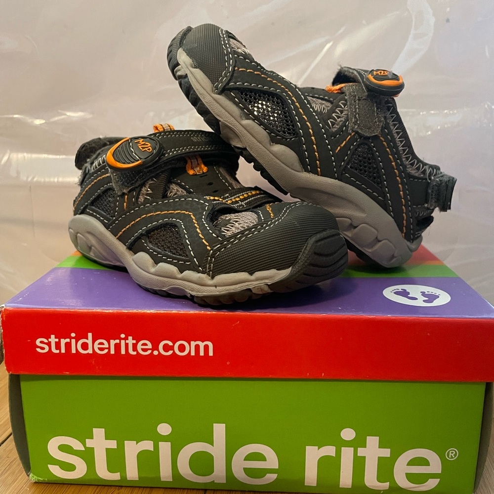 Stride Rite Made 2 Play sandal